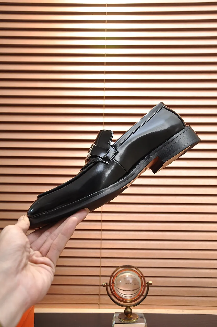 Men's shoes💰460💶[HERMES] (cowhide lining)🍀Italian top luxury🍀He does not pursue novel styles and gorgeous colors, but attracts the favor of successful men with his flawless, elegant and classic style! This very, very comfortable, simple and stable style makes it easy to match any style! The pattern is absolutely 1:1 refined from the original case, and we strive for excellence in materials, imported cowhide + cowhide lining💪💪💪extraordinary texture👍! .Black brown code number: 38 to 45 (45 customized)